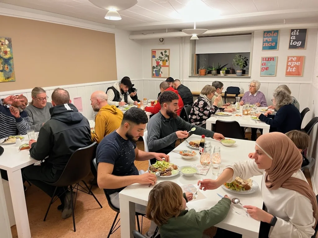 Fællespisning i Frirum.jpg